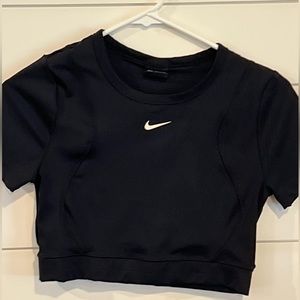 Nike women’s crop workout top SMALL